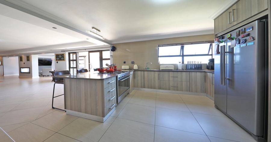 5 Bedroom Property for Sale in Plattekloof Western Cape